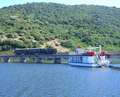 Battello Pollux Lago Liscia e Trenino Verde della Sardegna